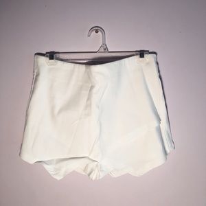 WHITE SKORT